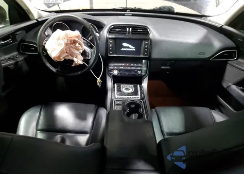 2017 Jaguar Xe Premium z USA, uszkodzony, nr VIN SAJAJ4BV7HA954219